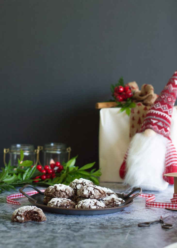 Cinnamon Chocolate Crinkle Cookie